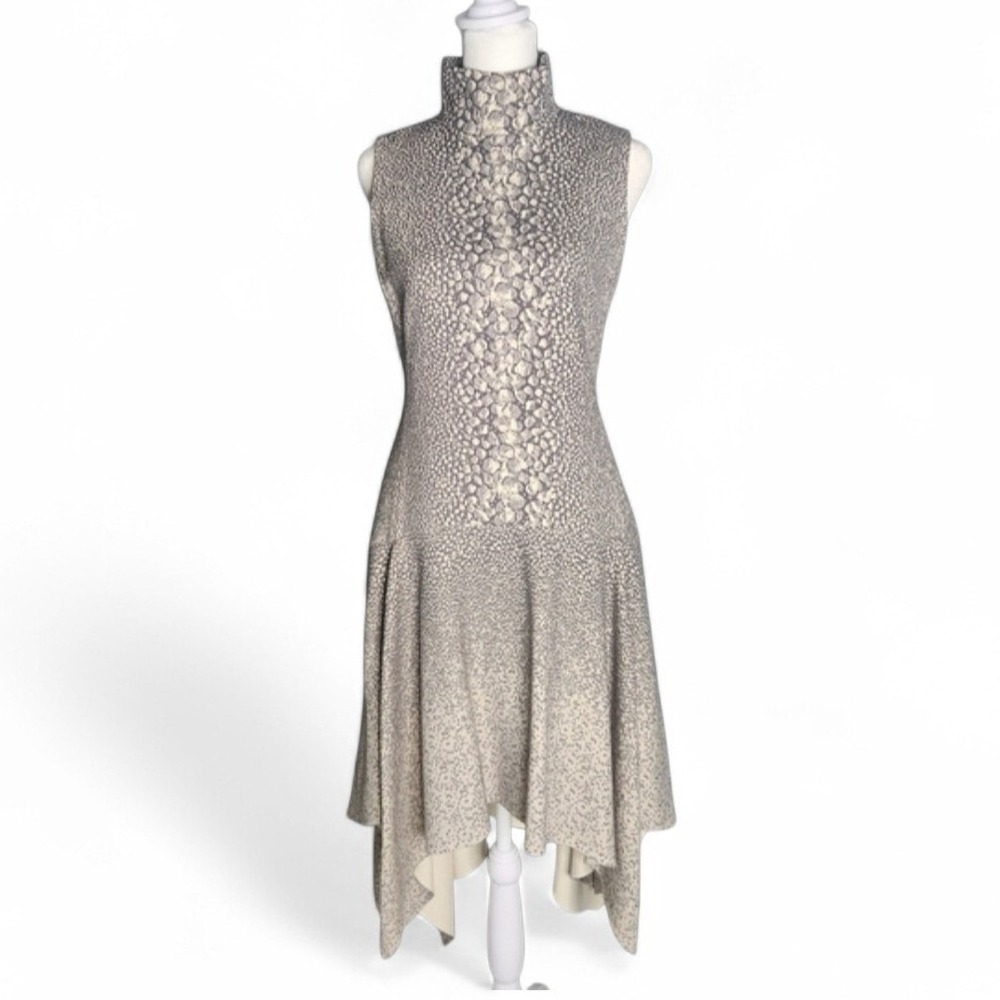 Akris Asymmetrical sleek, sophisticated and architectural Dress‎ Size: 6 Luxury